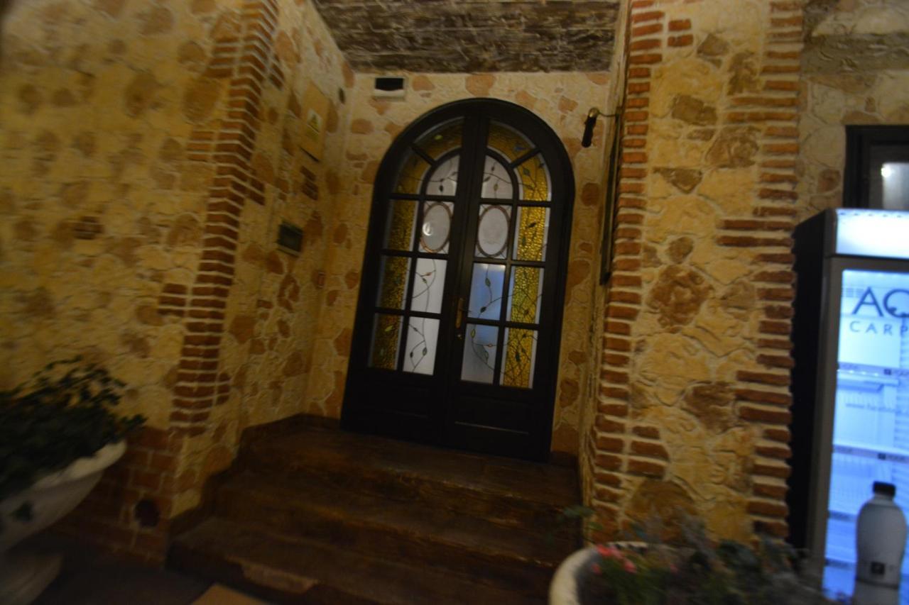 Gala - Guesthouse Орадя Экстерьер фото
