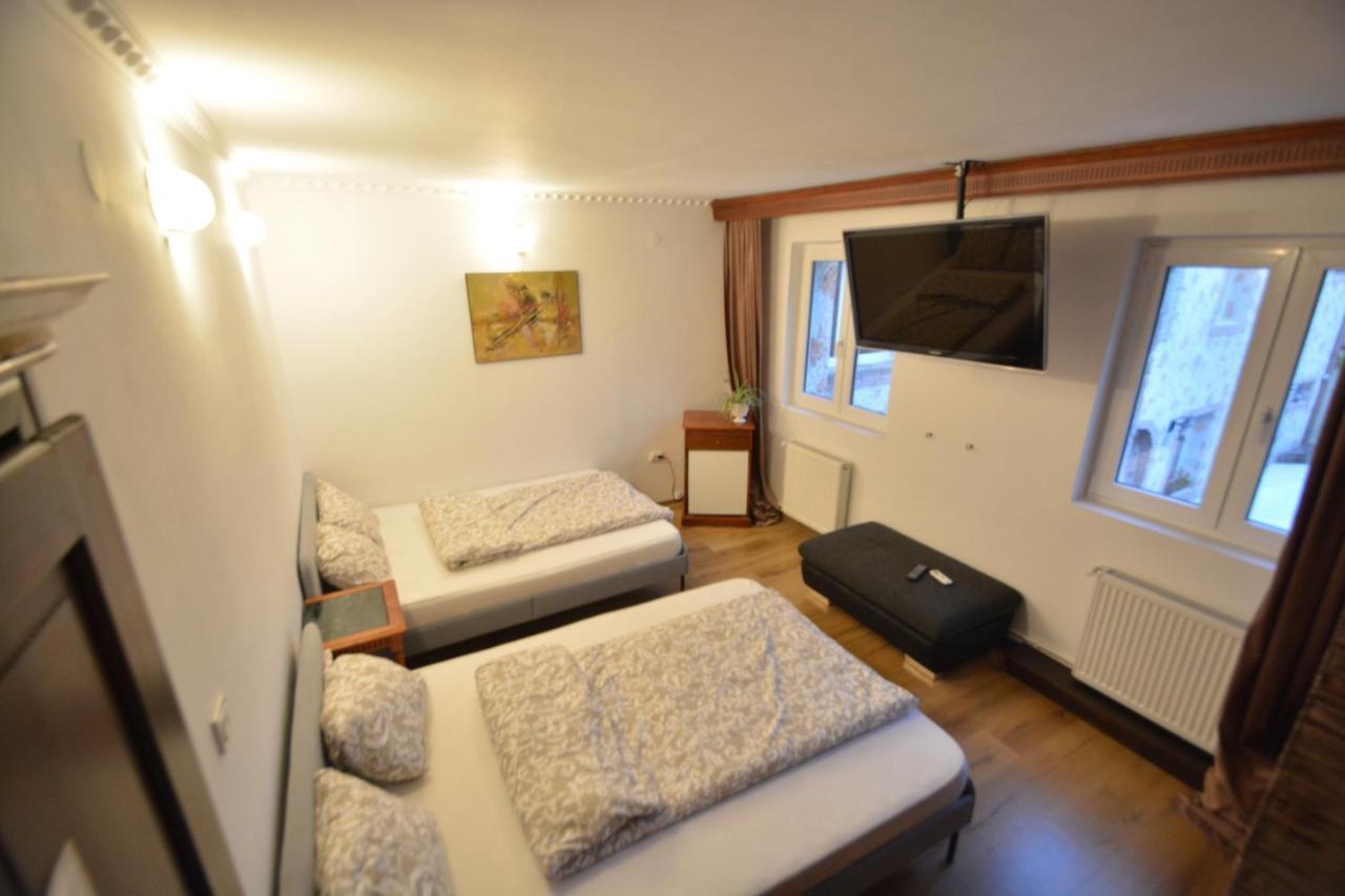 Gala - Guesthouse Орадя Экстерьер фото