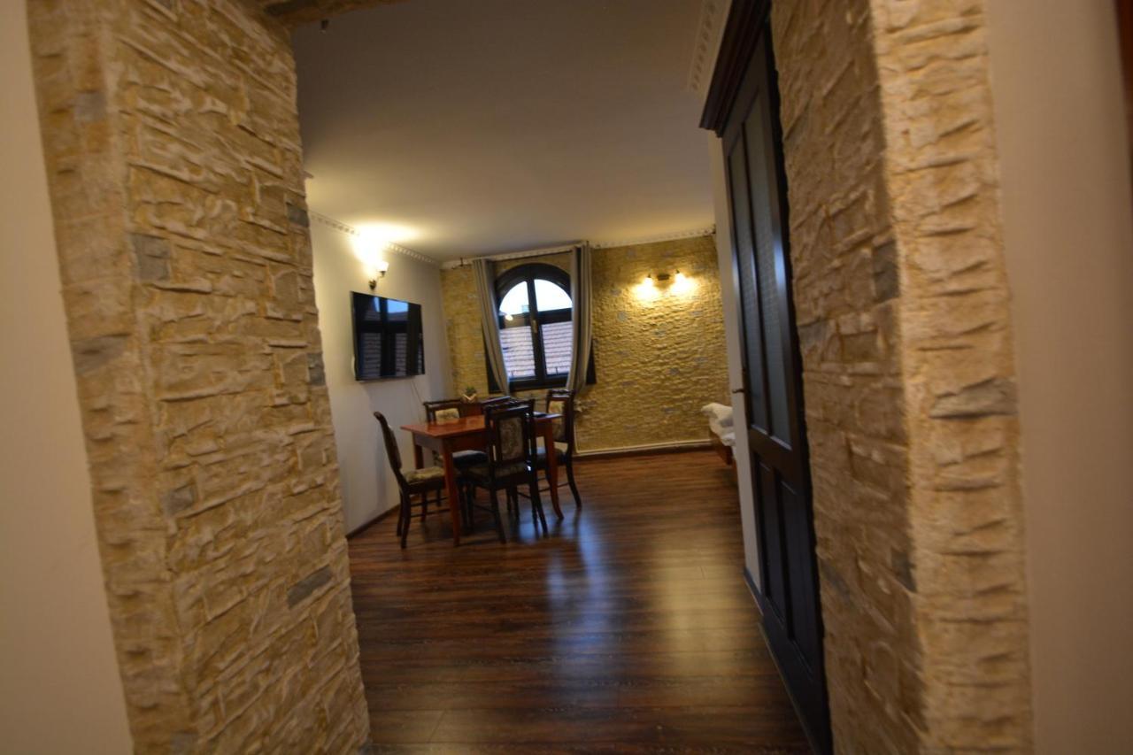 Gala - Guesthouse Орадя Экстерьер фото