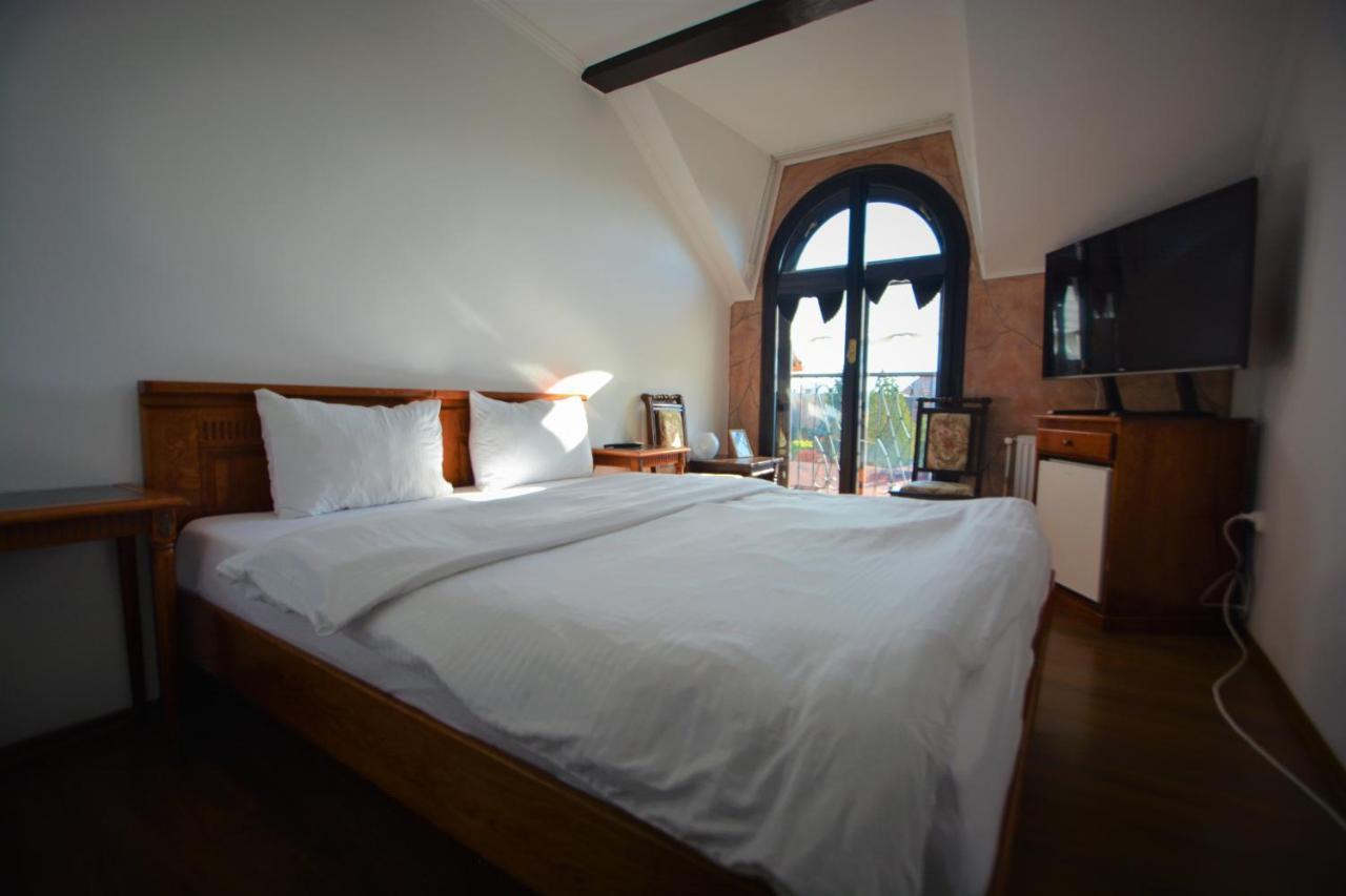 Gala - Guesthouse Орадя Экстерьер фото